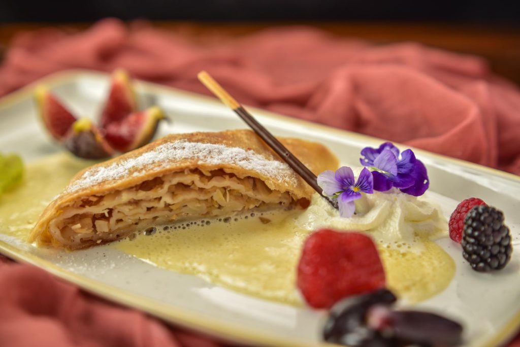 Restaurant Las Maravillas at Ronda (Málaga) Spain - Applestrudel with vanilla and cream sauce