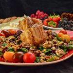 Restaurante Las Maravillas en Ronda (Málaga) - Espinacas con saco brick de queso de cabra, coulis de frutos secos, cebolla crujiente y manzana